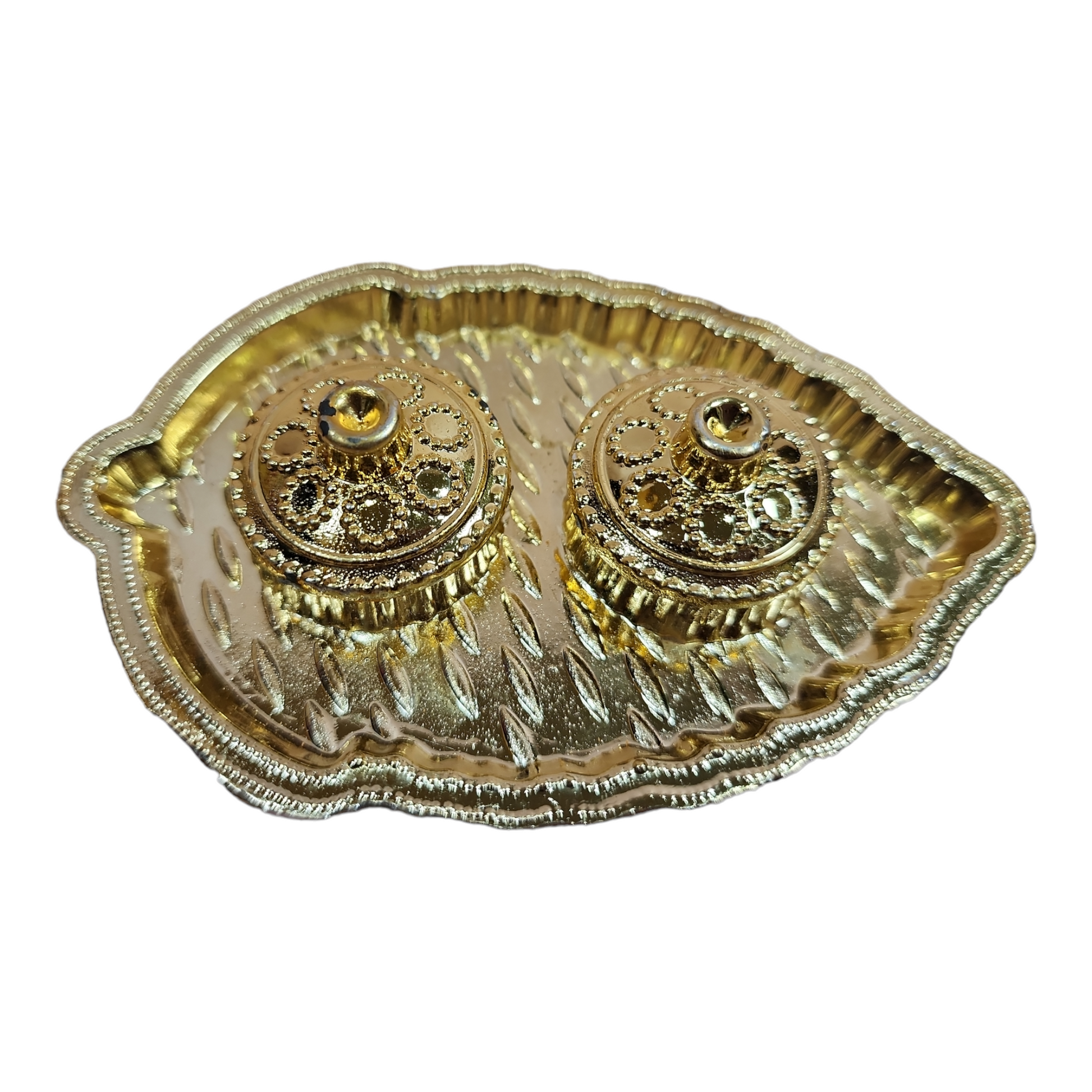 Return gift box with kukkumam and santhamnam - Traditional gift box featuring kukkumam (vermilion) and santhamnam (sandalwood paste), ideal for cultural and religious ceremonies.