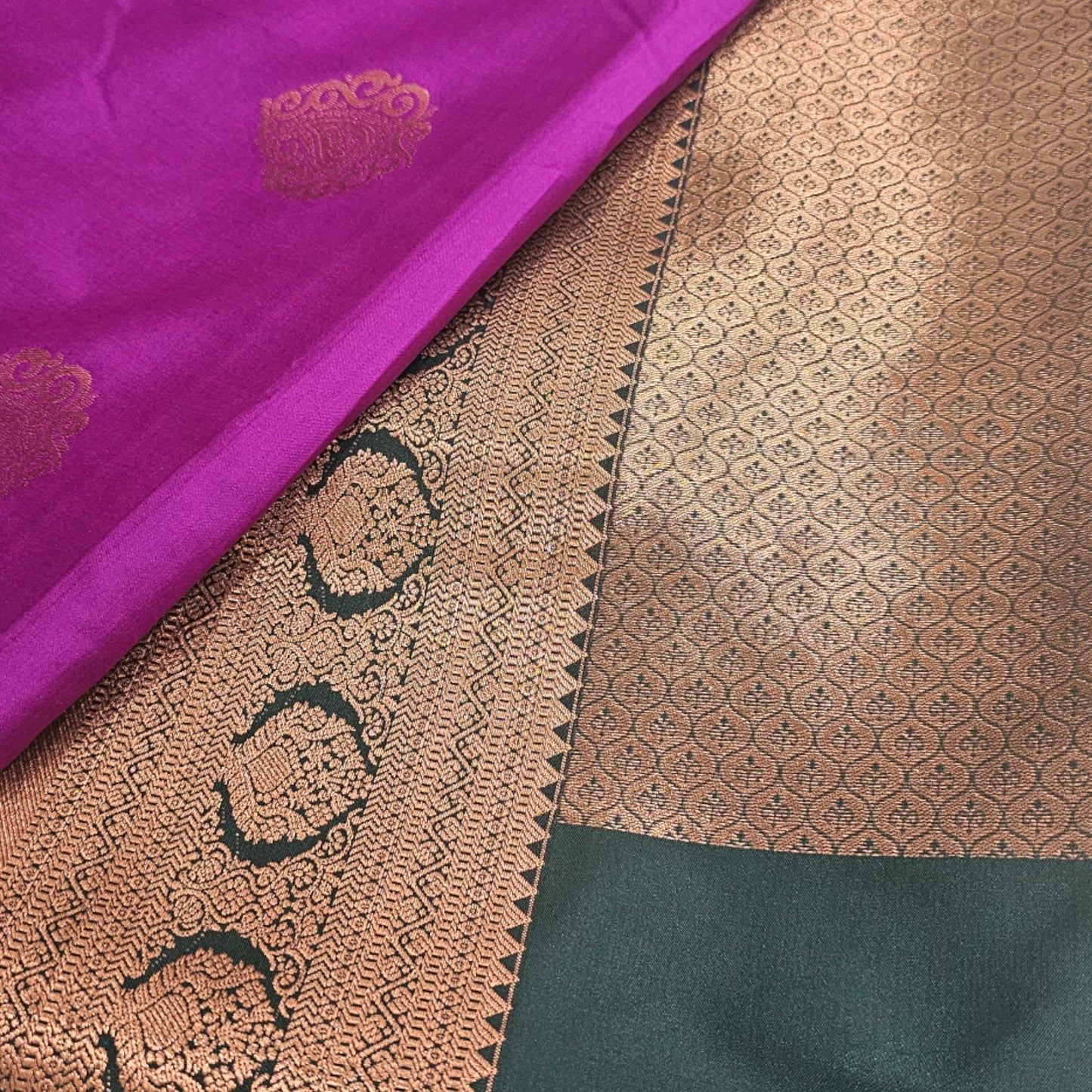 Elegant Violet Art Silk Saree - A Timeless Classic