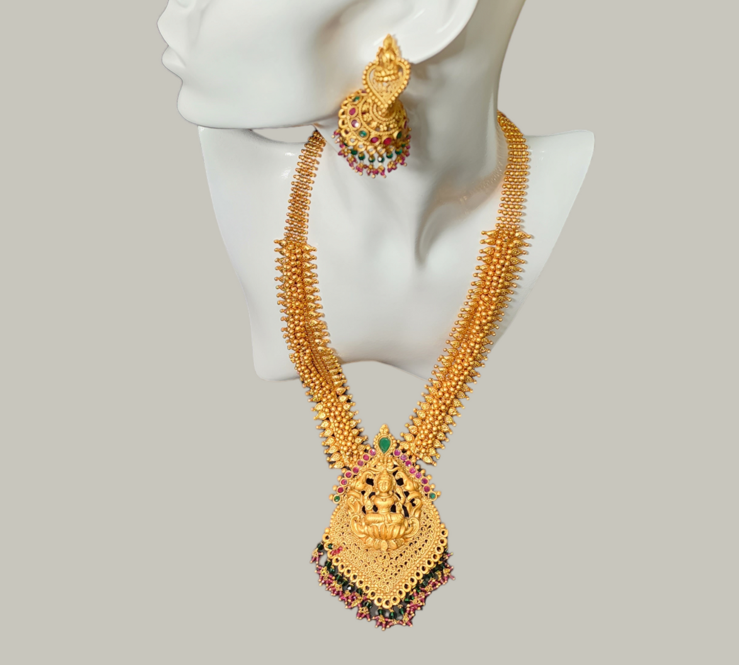 Ensemble de colliers et boucles d'oreilles avec pendentif Lakshmi, style design, finition or mat, longue tenue