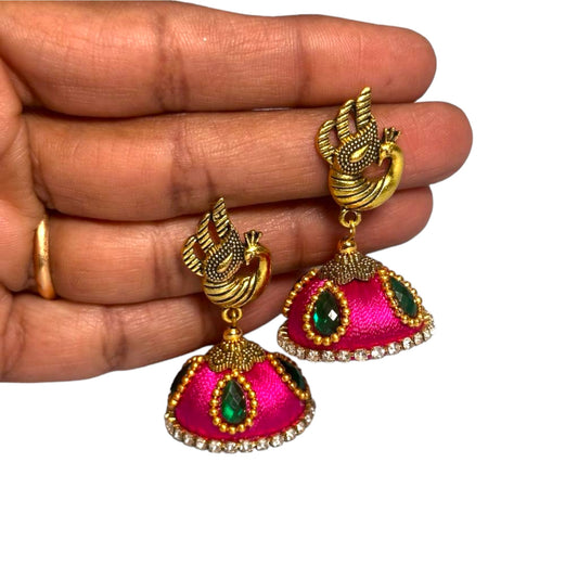 Fil de soie rose vif avec travail de pierre verte Big Jhumka / Jhumka rose magenta